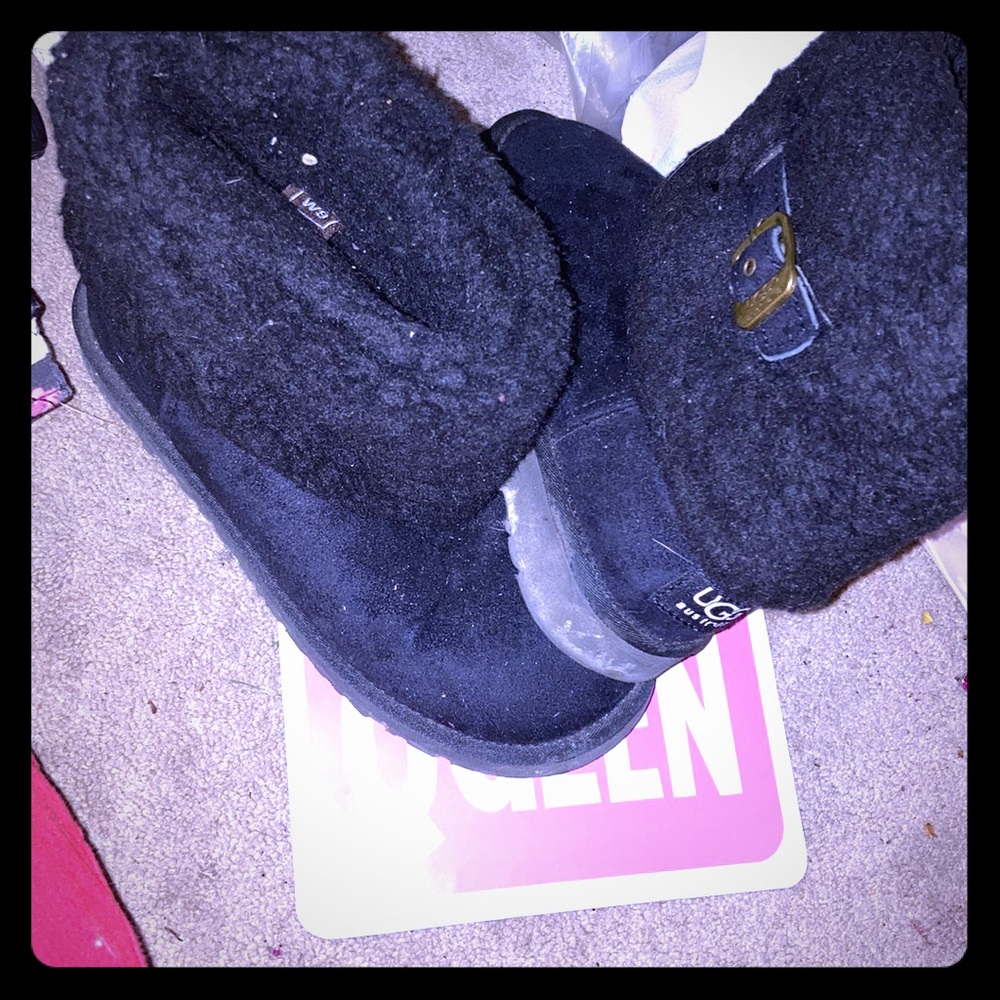 Black ugg boots